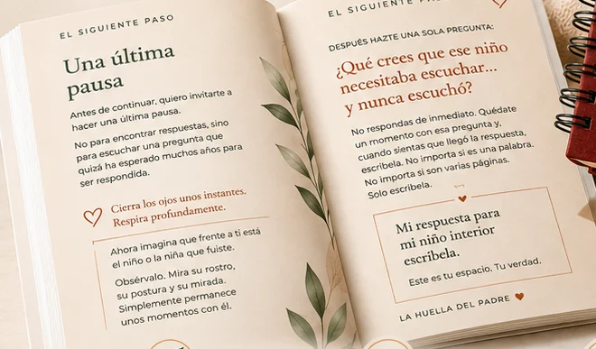 Páginas interiores de El Cuaderno del Viajero con la pausa guiada y el espacio para escribir la respuesta.